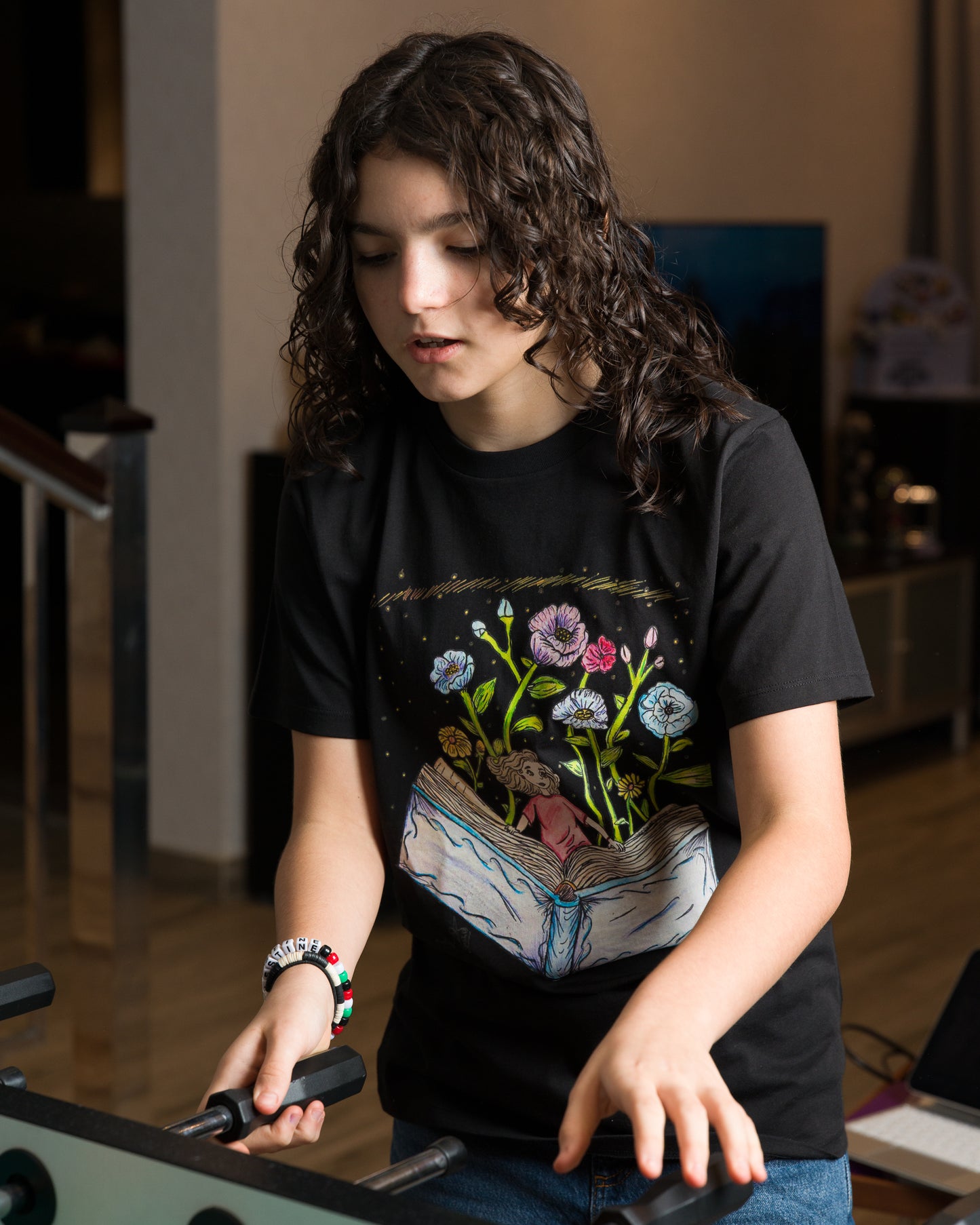 Education by Aisha Camiseta con la T-fil